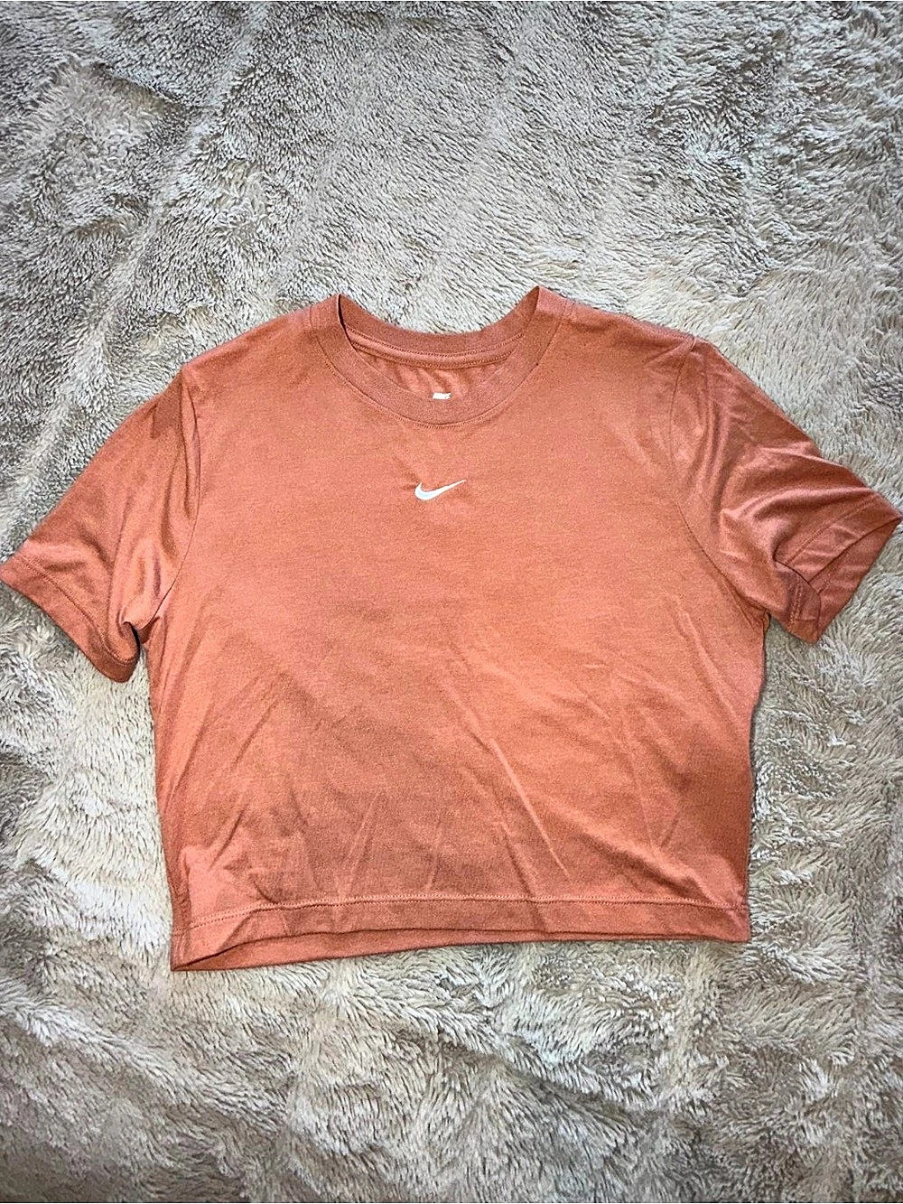 Nike The Nike Tee Slim Fit Crop Top in Orange, Medium